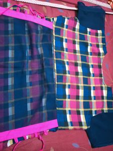 Women Kurthi In Checks Model Size -L💙💓