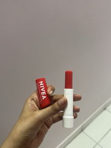 Nivea Strawberry Shine Lip Balm