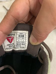 Boys shoes