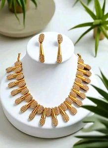 Elegant Graceful Gold Jewelry Set