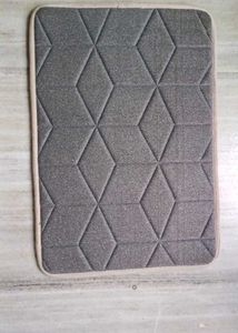 Leaf Print Accent Rug
