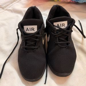 Nike Dupe black sneakers 🖤