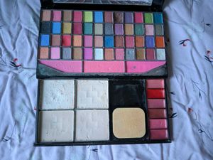 Versatile Makeup Palette