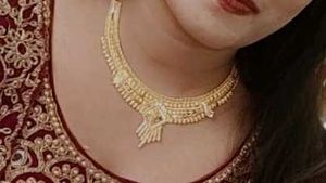 Elegant Gold Necklace &amp; Earring Set
