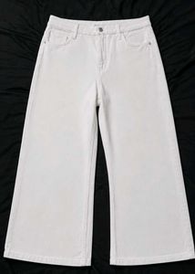🤍 White Wide-Leg Jeans 🌷