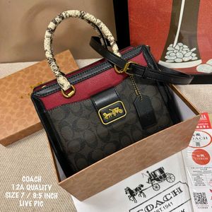 COACH*GRACE CARRYALL IN SIGNATURE WD BOX