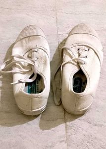 School Shoes White shoe 4,5,6,7 Yr
