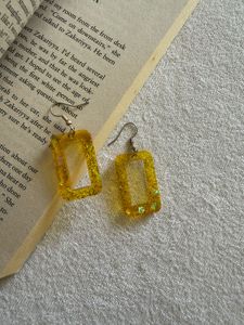 ‼️Sale‼️Sparkling Yellow Resin Earrings