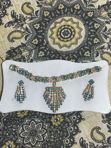 Stunning Rhinestone Necklace & Earring Set
