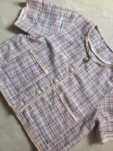 Chic Plaid Cropped blazer