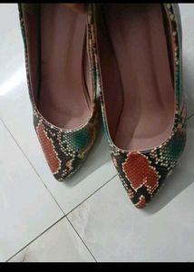 Stylish Snake Print Heels