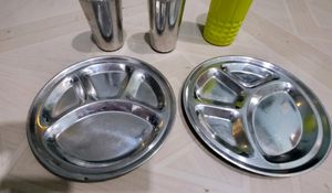 Set 3 Dinner Plats &amp; glasses &amp; bottle