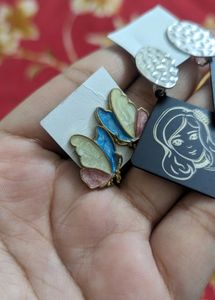 Pack Of 2 Earings Lady &amp; Butterfly Design