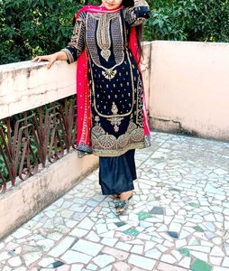 Elegant Black Kurta Set with Intricate Gold Embroi