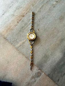Elegant Two-Tone Chain ⌚