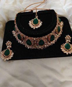 Stunning Emerald &amp; Diamond Necklace Set