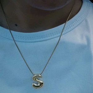 Gold 'S' initial Pendant 💛