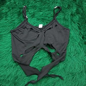 Black Cutout🫴🏻 🎁Bow Detail Crop Top