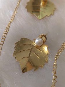 Gold Leaf Pendant Necklace &amp; Earrings Set