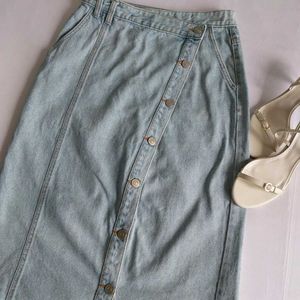 Light Wash Denim Button-Front Midi Skirt ⚘️✨️