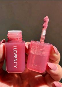 Huda Beauty filter blush strawberry cream