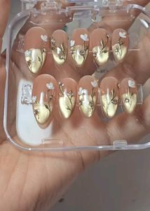 Elegant Floral Press-On Nails