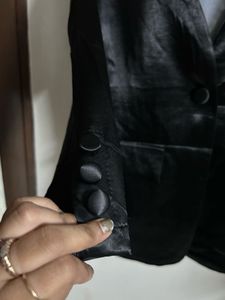 Chic Black Blazer
