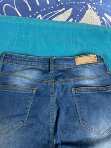 Streachble blue ribbed denim pant