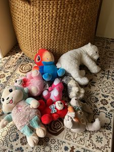 8 Stuffed Toy Animals