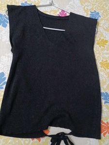 Sleeveless Black V-Neck Top