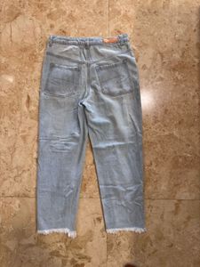 Light Wash Ripped Cropped Jeans