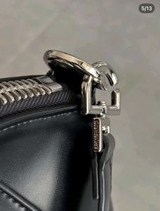 GIVENCHY**MODEL✅ANTIGONA LOCK LEADER BAG*