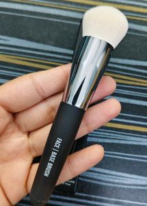 Huda Beauty Base Makeup Brush