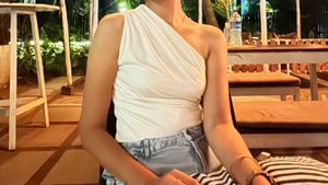 Chic One Shoulder White Top