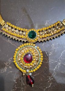 Golden necklace set
