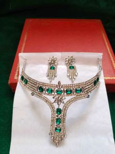 Elegant Emerald &amp; Crystal Necklace Set
