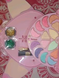 Sweetheart Makeup Kit - Heart Shape