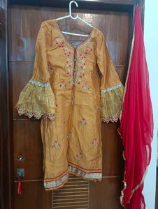 Embroidered Orange red Kurta bottom and dupatta se