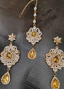 Stunning Gold Maang Tikka & Earring Set