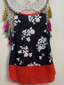Stylish Black &amp; White Floral Top
