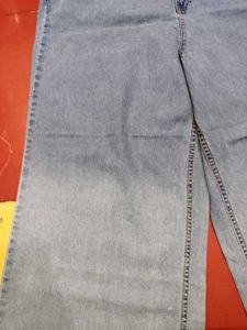Light wash Gradient flared jeans