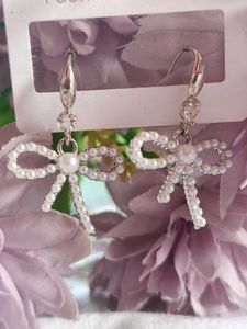 Elegant Pearl Bow Earrings