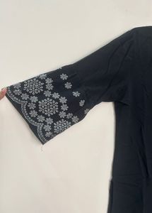 Elegant Black Kurta with Intricate Sleeve Embroide