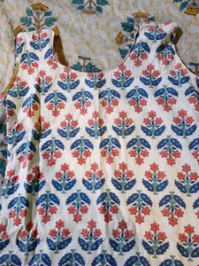 Stylish sleeveless  short kurti