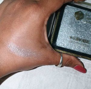 Shimmering Highlighter Powder