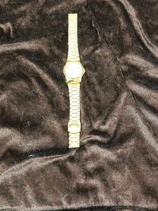 Luxury Timepiece: Golden Men's Watch