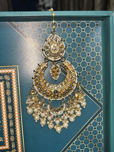 Elegant Pearl & Kundan Maang Tikka