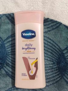 Vaseline Daily Brightening Lotion Pink