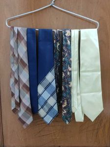 Bundle of 4 Men's Ties