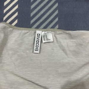 H&amp;M Cropped Short Sleeve Top